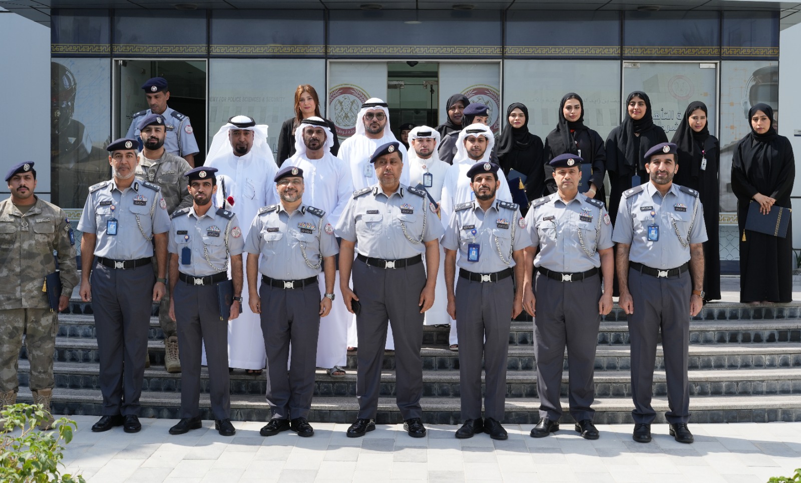 موقع شرطة ابوظبي خدمات الكترونية