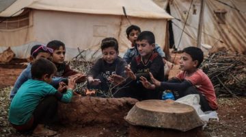 عبارات عن أطفال المخيمات ودورها في صمودهم