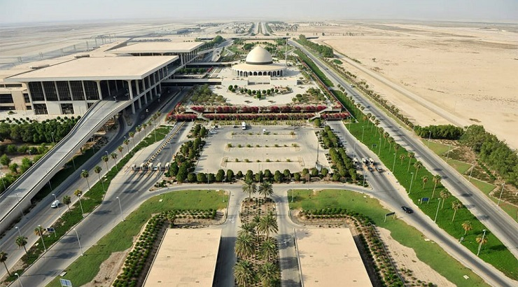 ما هو اكبر مطار في السعودية وكم تبلغ مساحته